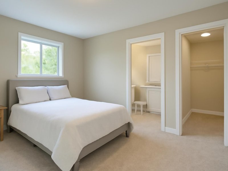 AI concept: Remodeled idea: guest bedroom with a closet and a small bathroom