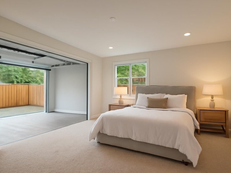AI concept: Two-car to guest bedroom
