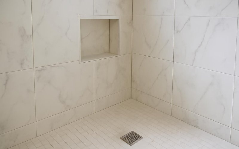 Porcelain slab shower walls with a recessed niche